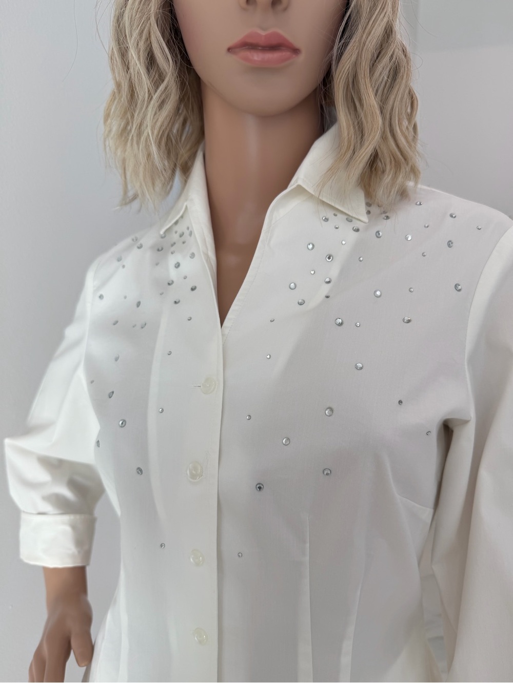 Pretty Nine West White Embellished Button-Front Blouse with Crystals, Size 6 - Picture 6 of 12